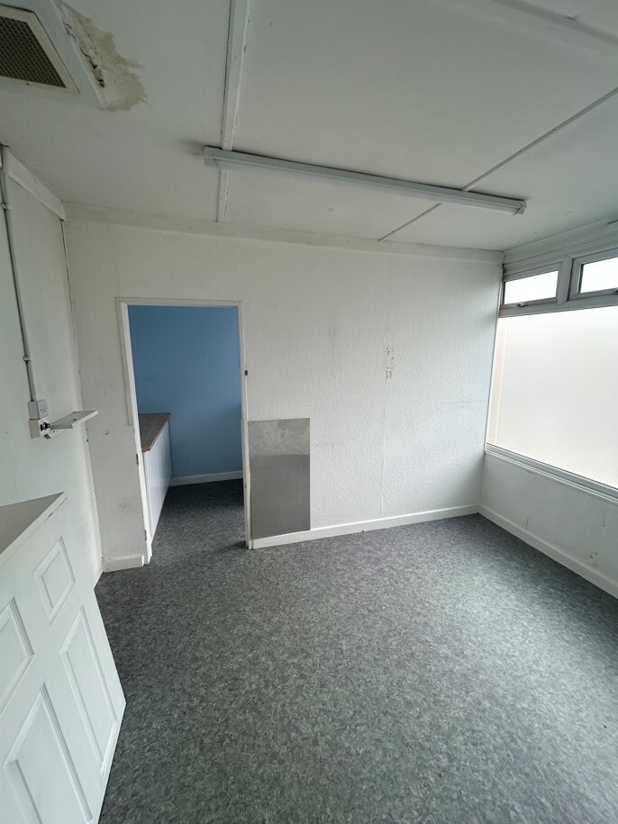 Langley Ave, Jersey to rent Interior Photo- Image 1 of 2