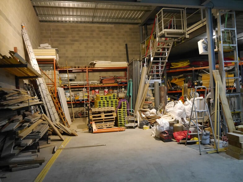 20 Place Marcel Rebuffat, Villejust to rent - Interior Photo - Image 2 of 11