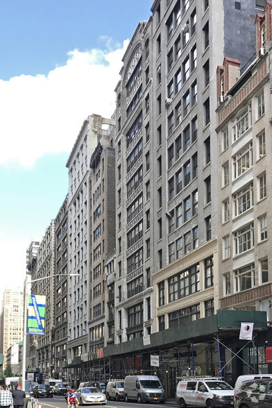 19-21 W 36th St, New York, NY for rent - Building Photo - Image 1 of 6