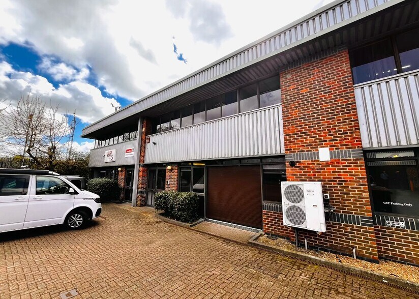 15 Ensign Way, Southampton for sale - Primary Photo - Image 1 of 1