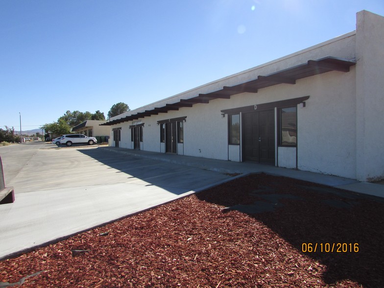 913 Alene Ave, Ridgecrest, CA for rent - Building Photo - Image 2 of 24