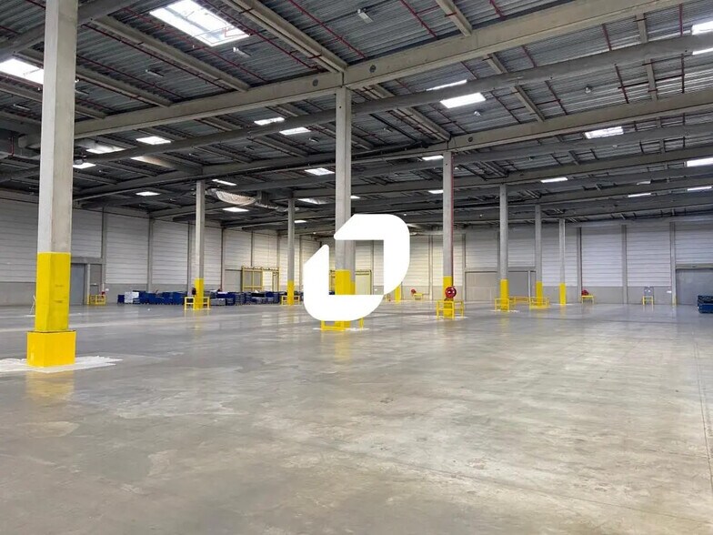 Office in Moissy-Cramayel to rent - Interior Photo - Image 3 of 5