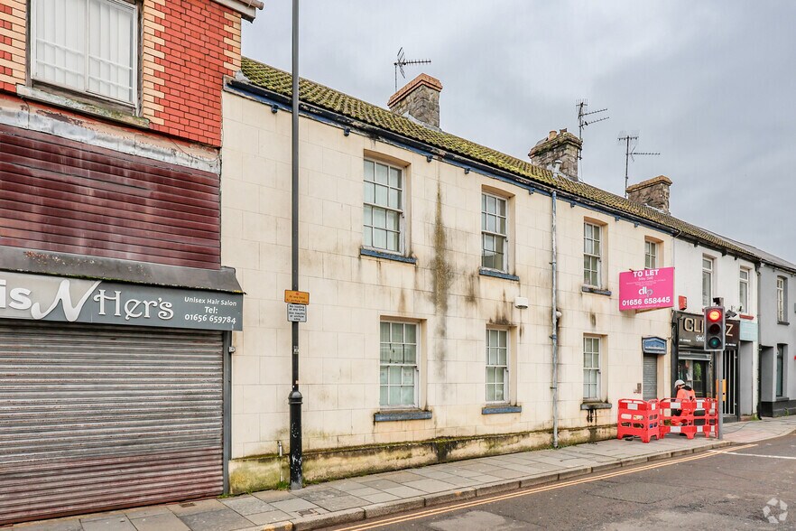 41-43 Market St, Bridgend for rent - Primary Photo - Image 1 of 2