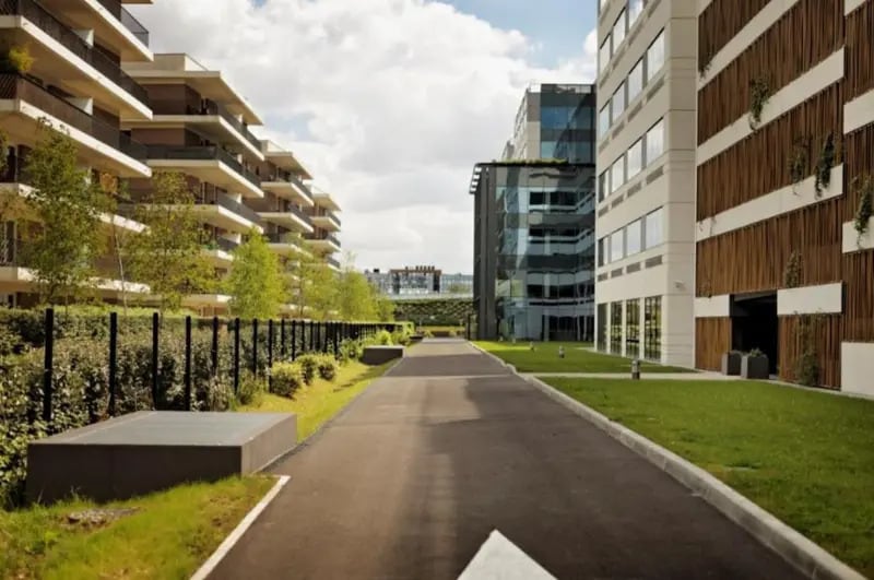 35 Avenue Louis Bréguet, Vélizy-Villacoublay to rent - Building Photo - Image 3 of 8