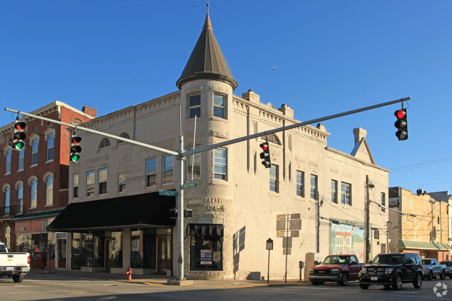 100-102 N Main St, Versailles, KY for sale - Building Photo - Image 1 of 1