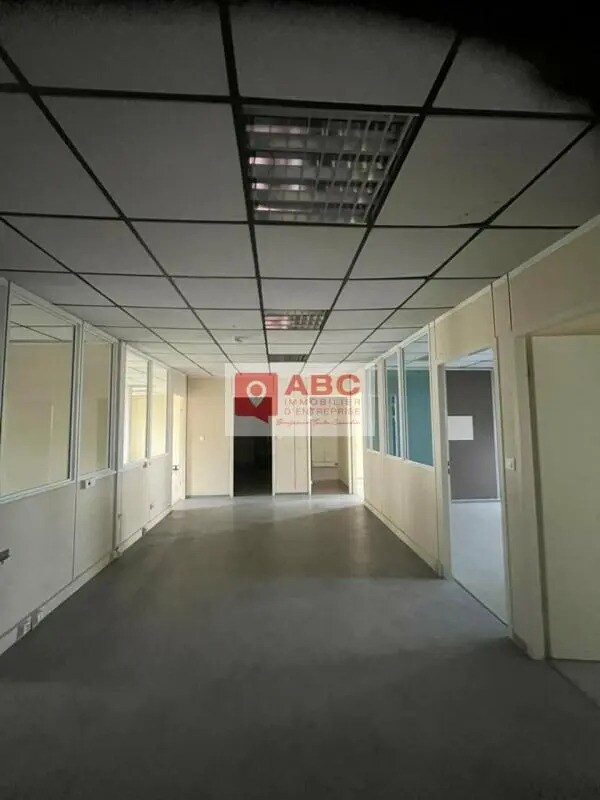 Vente Bureaux 150 m² - Photo 1