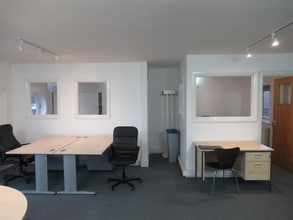 16 West Barnes Ln, London to rent Interior Photo- Image 1 of 4