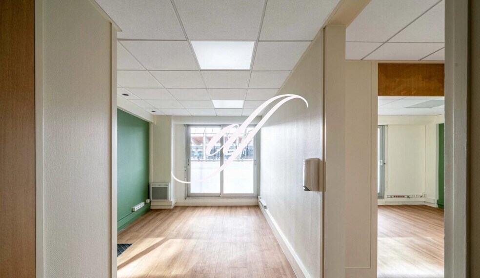 Retail in Paris for sale - Interior Photo - Image 2 of 5