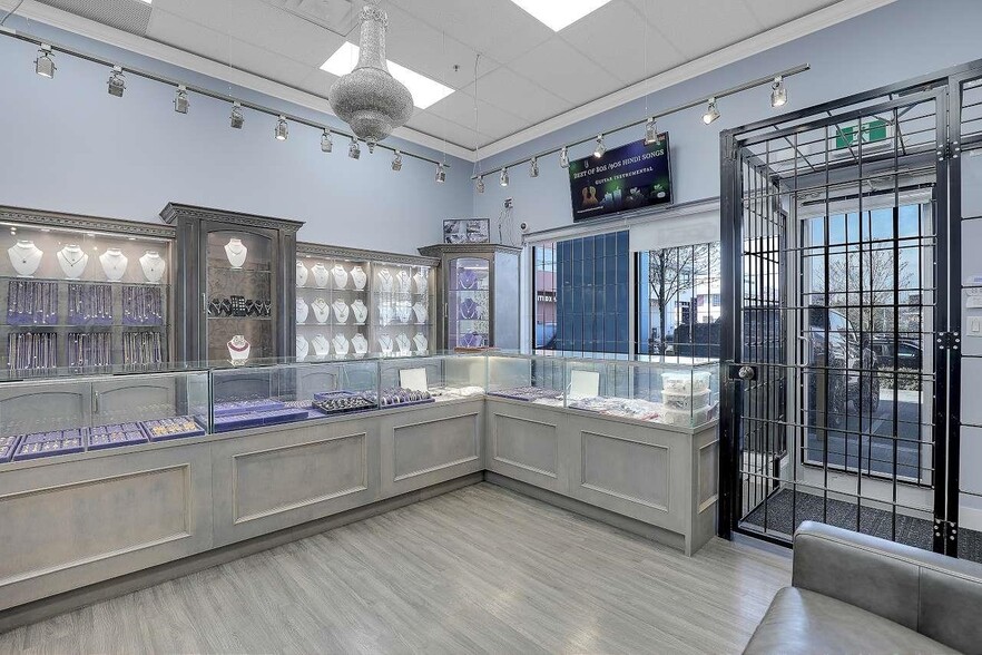 8028 128th St, Surrey, BC for sale - Primary Photo - Image 1 of 7