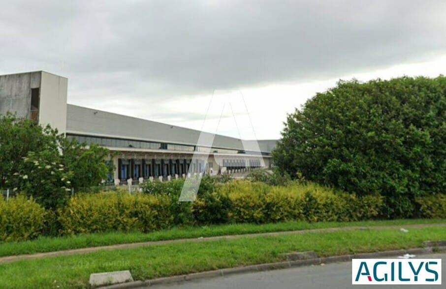 Industrial in Combs-la-Ville to rent - Building Photo - Image 1 of 2