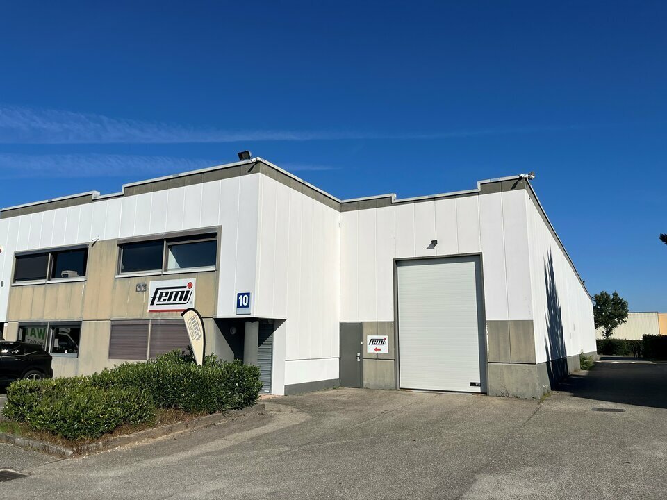 58 Avenue Des Bruyères, Décines-Charpieu to rent Building Photo- Image 1 of 12