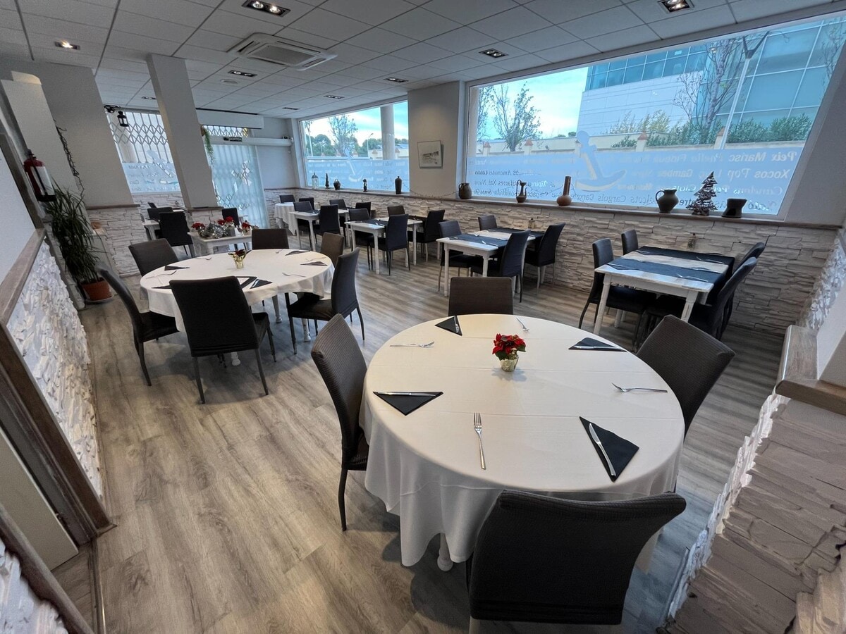 El Vendrell, TAR 43700 - - - Interior Photo - Image 2 of 12