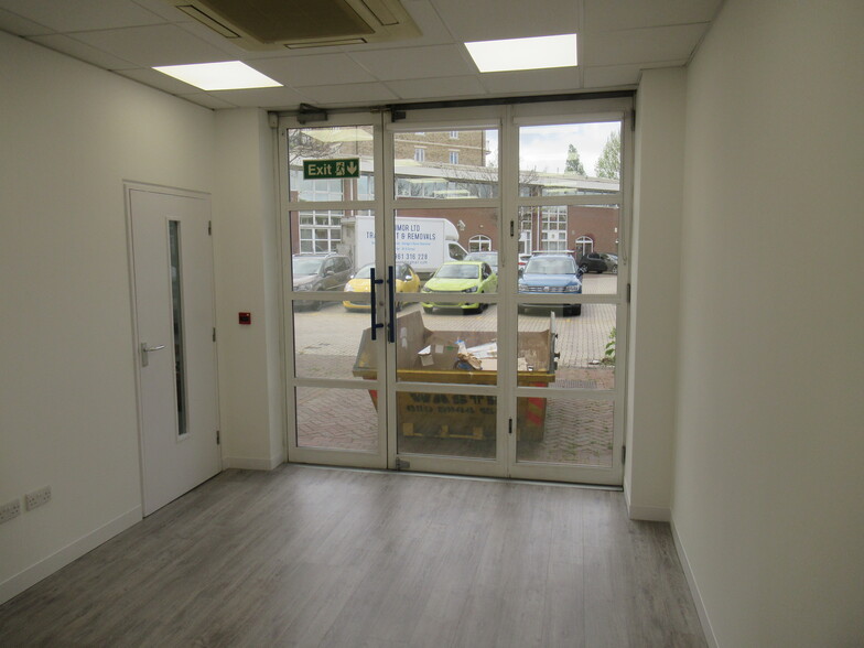 Sulivan Rd, London for rent - Interior Photo - Image 2 of 8