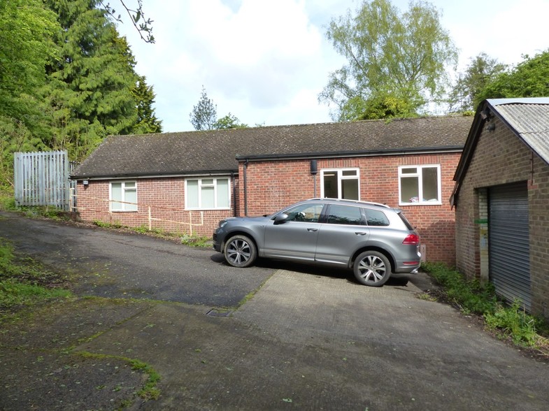 1a Springfield, Oxted for rent - Primary Photo - Image 1 of 6