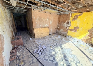 182-186 Burnage Ln, Manchester to rent Interior Photo- Image 2 of 7