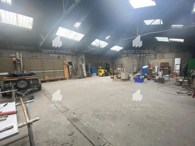 Light Industrial in Colombes to rent - Building Photo - Image 3 of 4