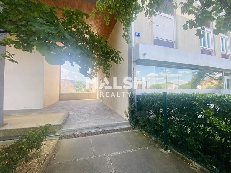 Office in Villeurbanne to rent - Building Photo - Image 2 of 6