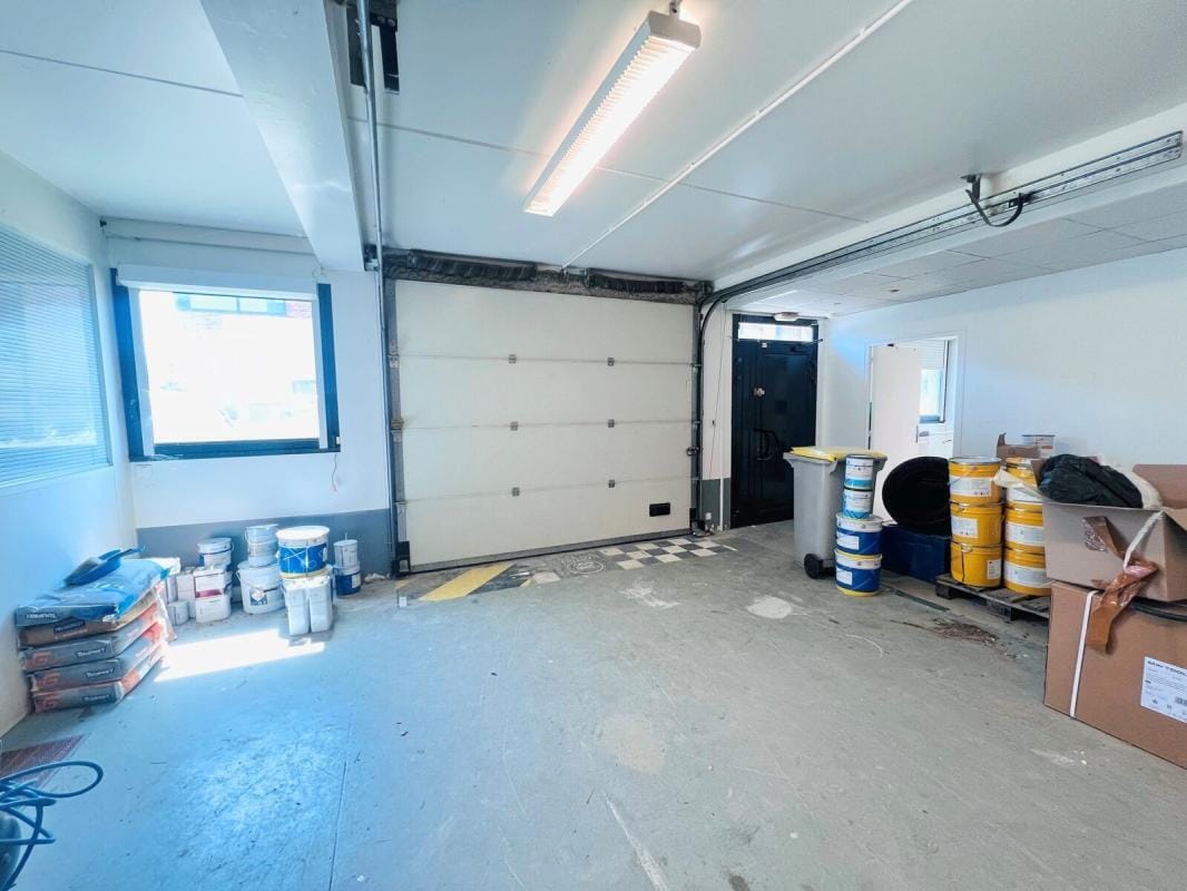 Light Industrial in Noisy-le-Roi to rent Building Photo- Image 1 of 9