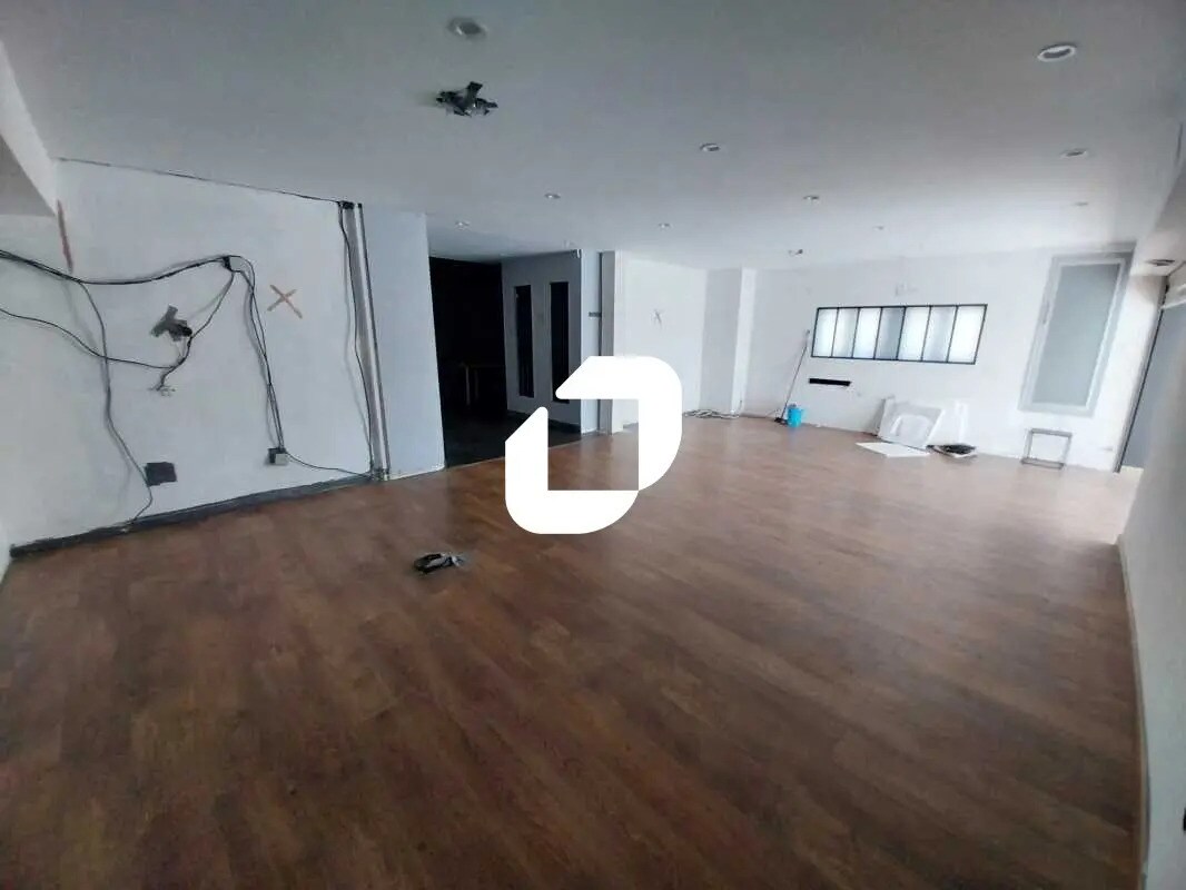 Industrial in Eysines to rent Building Photo- Image 1 of 9