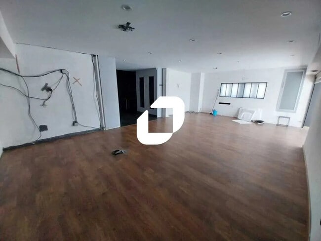 Location Commerce 396 m²