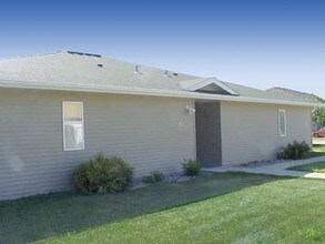 31 4th Ave S, Kindred, ND for sale Primary Photo- Image 1 of 2