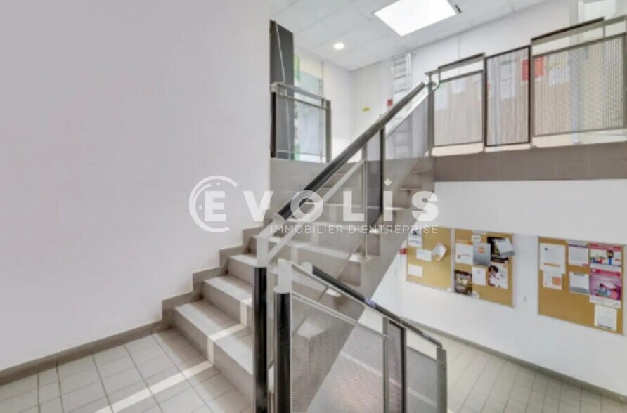 Office in Eybens to rent - Building Photo - Image 2 of 15