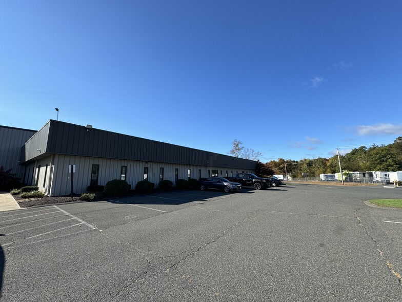 21 Industrial Dr, South Hadley, MA for rent - Building Photo - Image 2 of 16