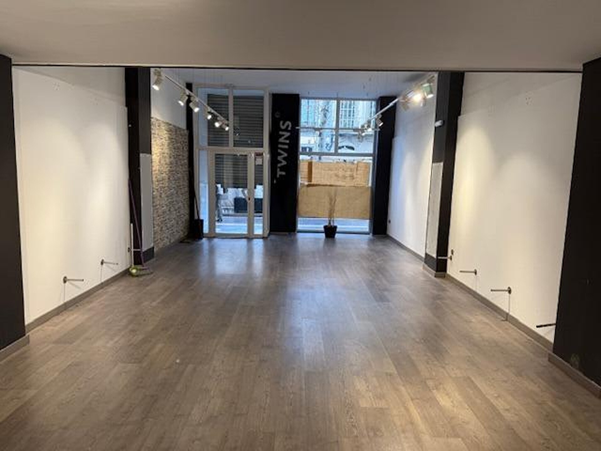 Retail in Manresa, Barcelona to rent Building Photo- Image 1 of 9