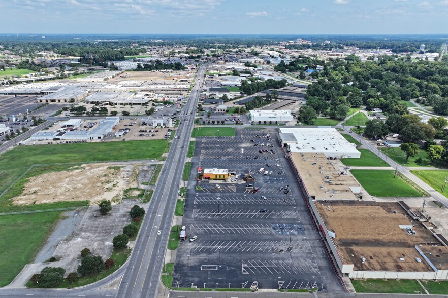 1900-2020 Louisville Ave, Monroe, LA for rent - Aerial - Image 3 of 4