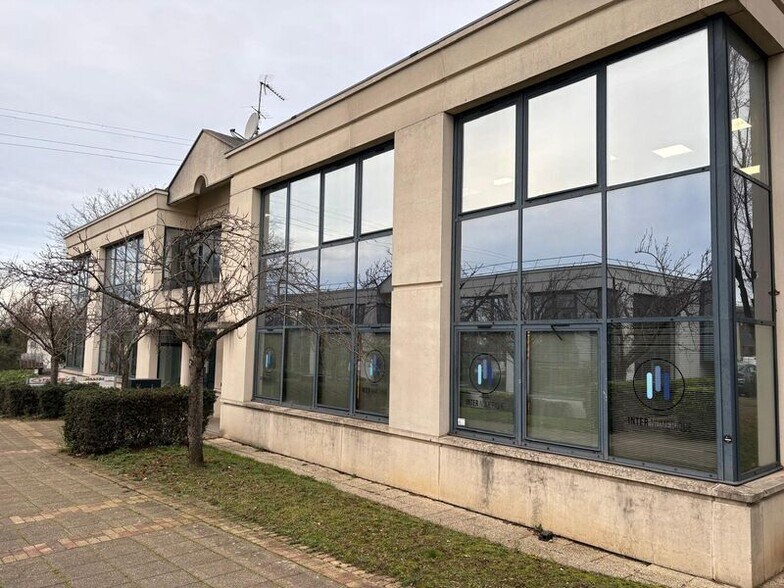 Office in Créteil to rent - Building Photo - Image 2 of 13