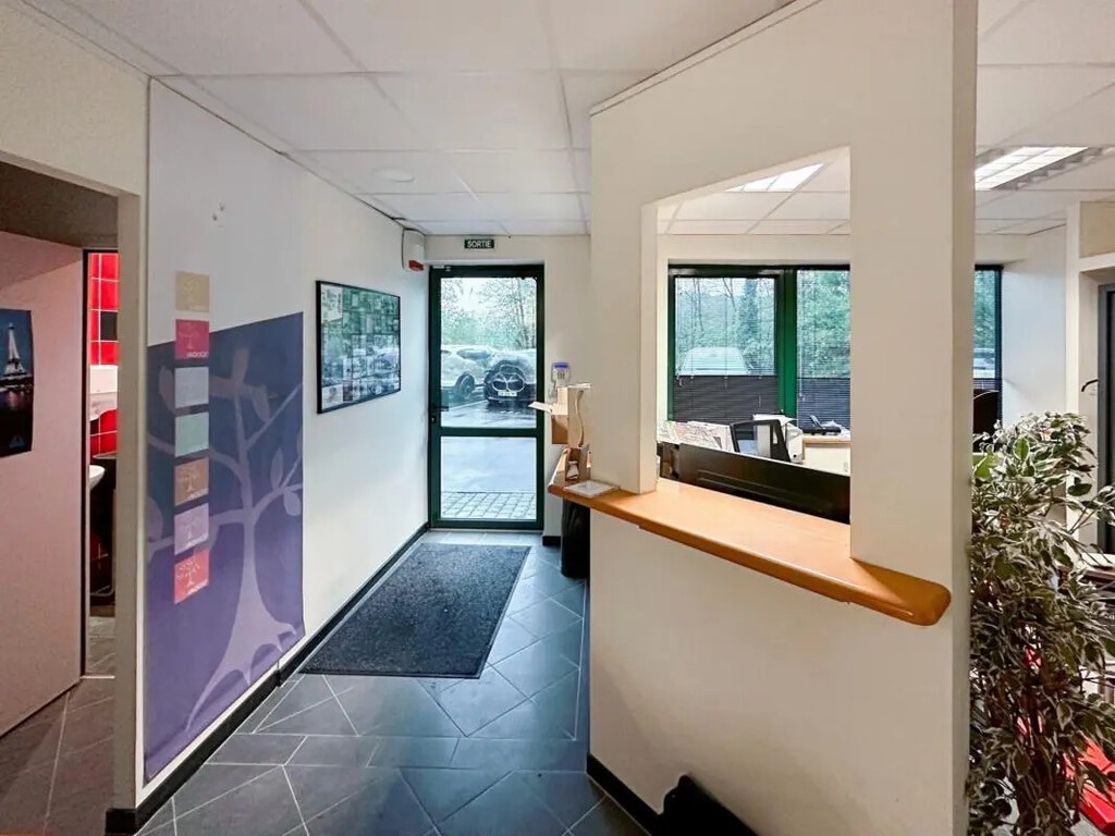 Location Bureaux 100 m² - Photo 1