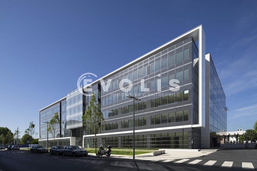 19 Rue D'Arcueil, Rungis to rent - Building Photo - Image 3 of 7