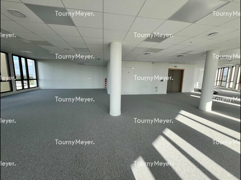 Office in Toulouse for sale - Building Photo - Image 2 of 12