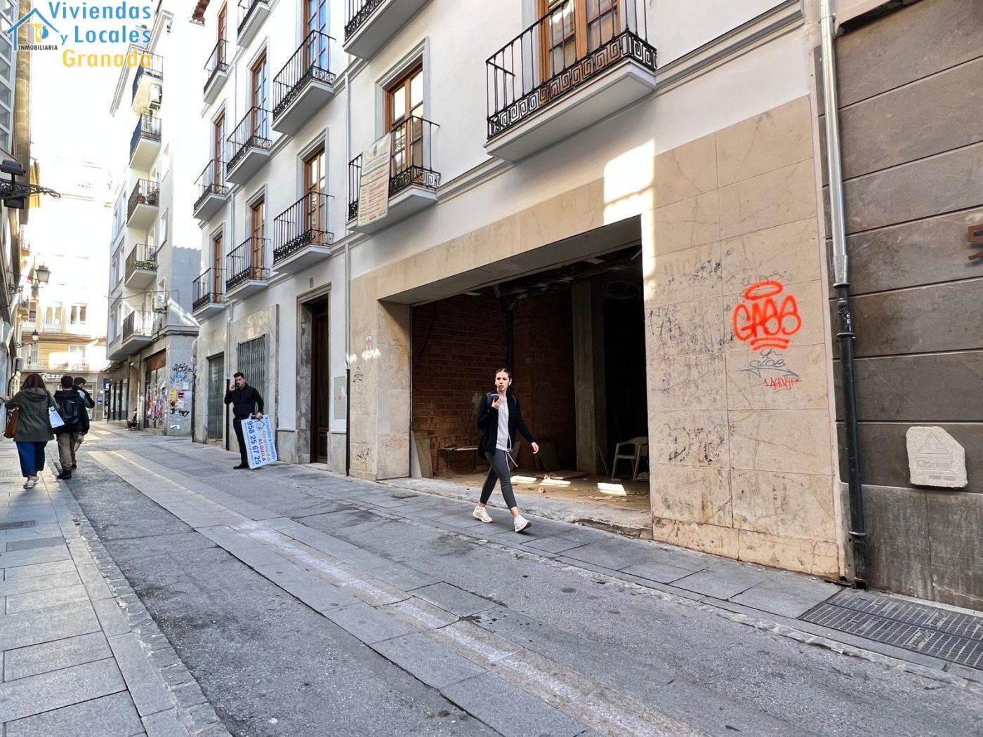 Retail in Granada to rent Building Photo- Image 1 of 6