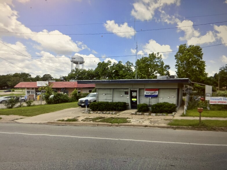 906 N Travis Ave, Cameron, TX for sale - Primary Photo - Image 1 of 2