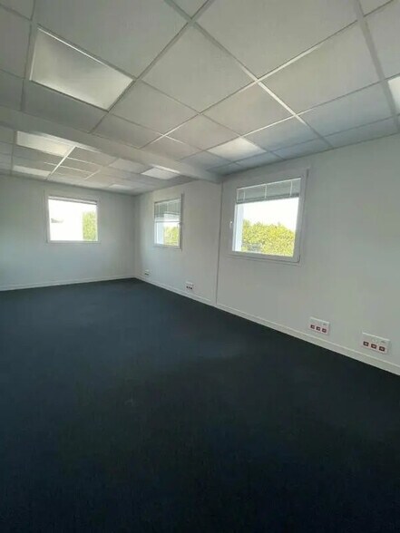 Office in Vannes for sale - Interior Photo - Image 3 of 4