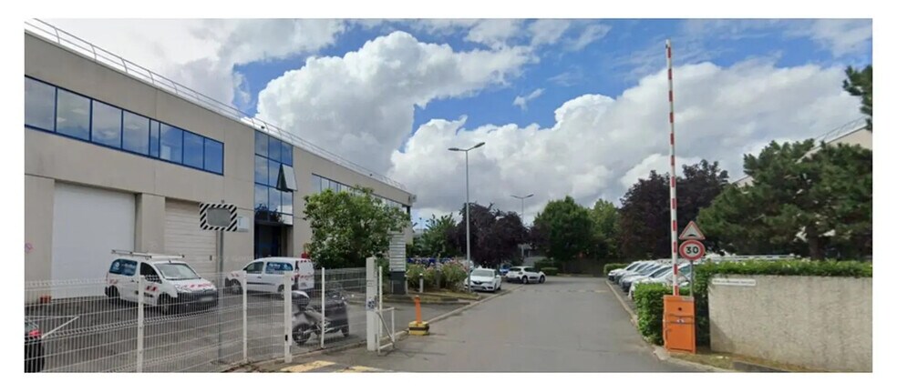 Light Industrial in Gennevilliers to rent - Building Photo - Image 2 of 5