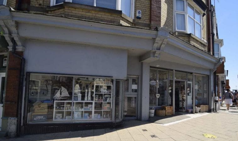 25-27 Bridge St, Bridlington to rent - Building Photo - Image 2 of 2