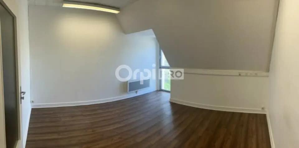 Location Bureaux 104 m² - Photo 1