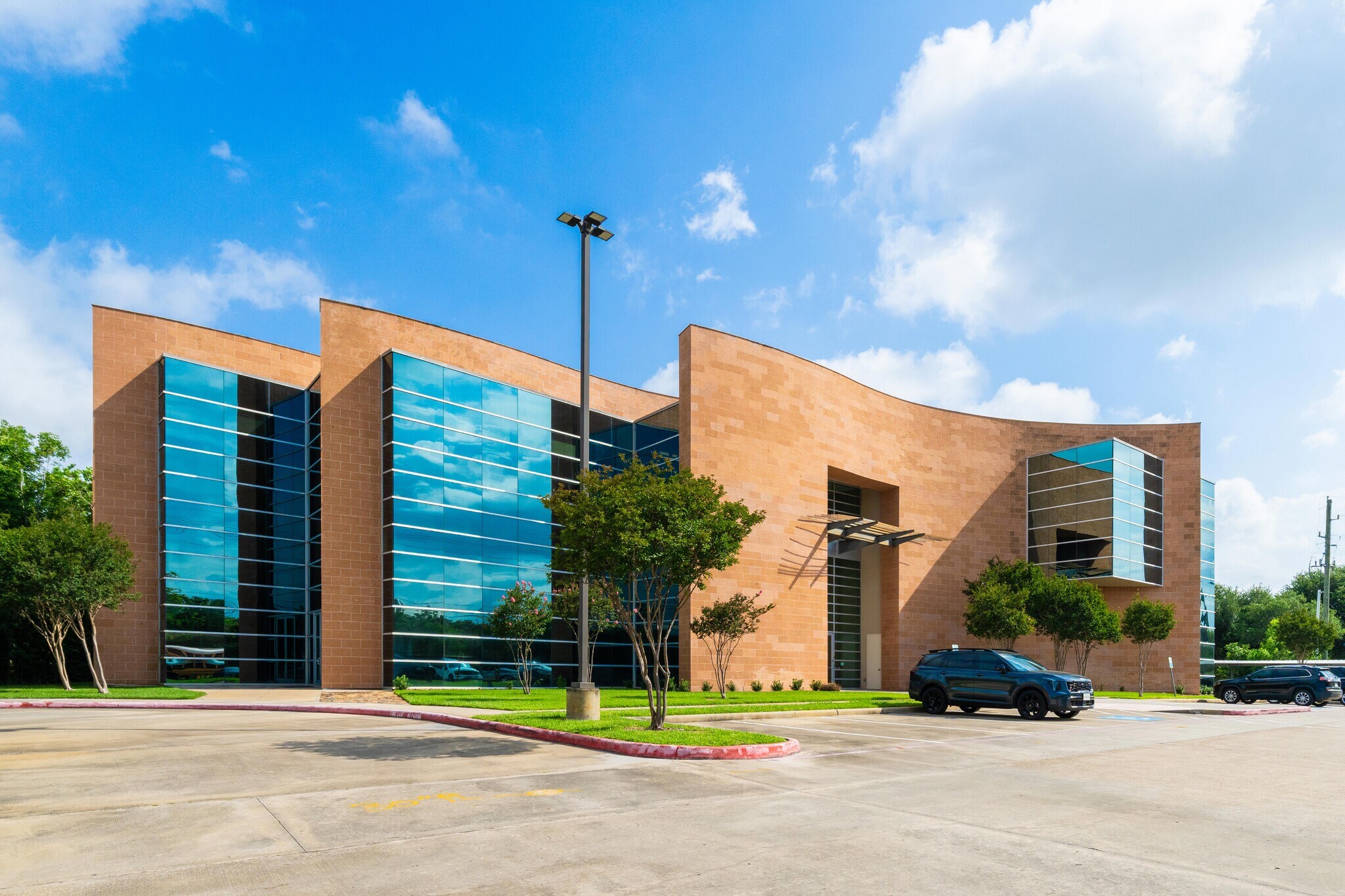 7840 N Sam Houston Pky W, Houston, TX to rent Building Photo- Image 1 of 32