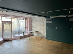Victoria Pl, Axminster to rent Interior Photo- Image 2 of 6