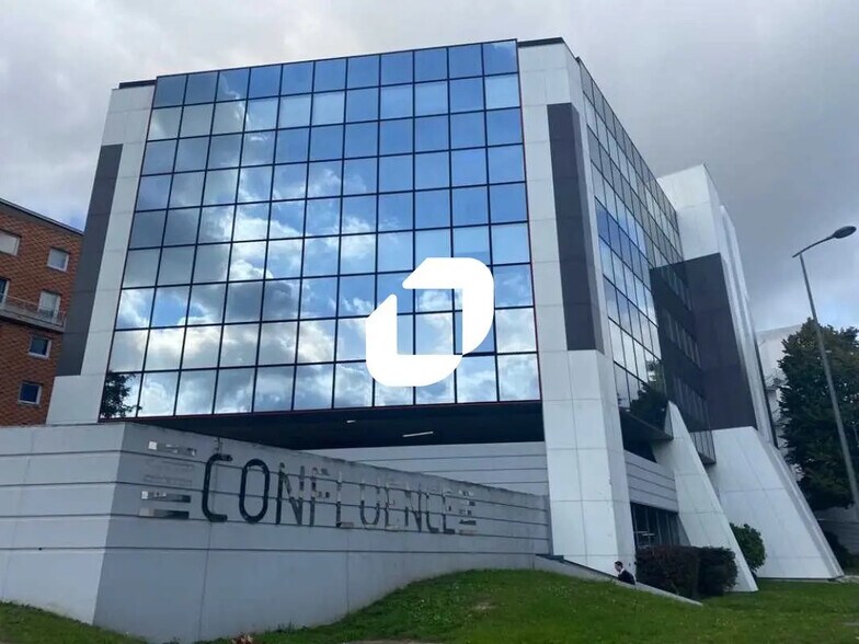 Office in Cergy to rent - Building Photo - Image 1 of 16