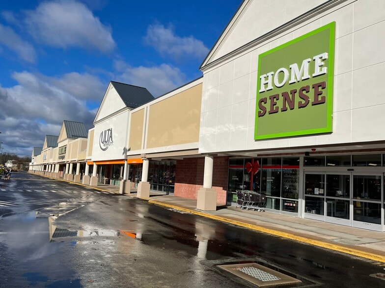 25 Hazard Ave, Enfield, CT to rent - Building Photo - Image 3 of 5