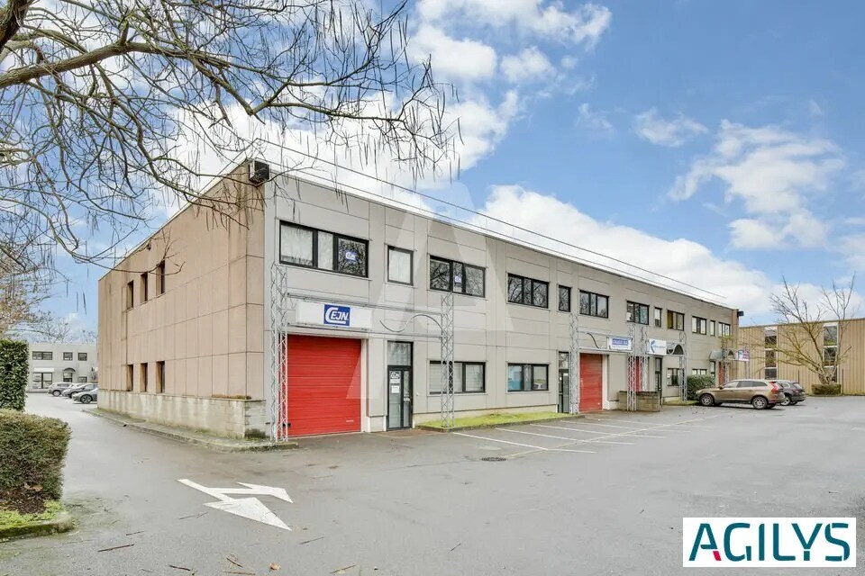 Light Industrial in Bondoufle to rent Building Photo- Image 1 of 8