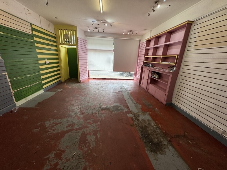 5 Peel St, Huddersfield for sale - Interior Photo - Image 2 of 9
