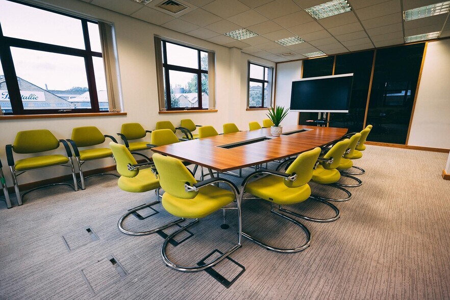 Riverside Dr, Cleckheaton to rent - Interior Photo - Image 2 of 14