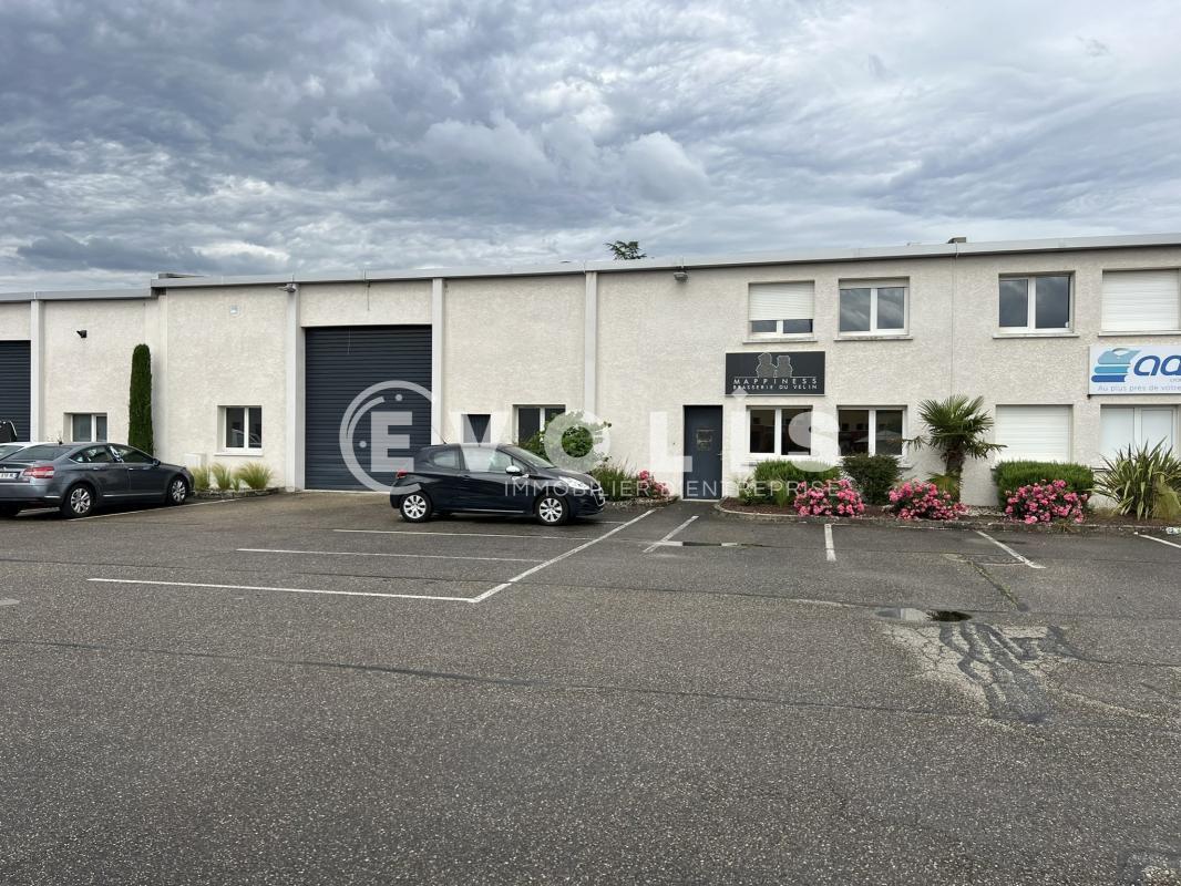 Light Industrial in Décines-Charpieu to rent Building Photo- Image 1 of 38
