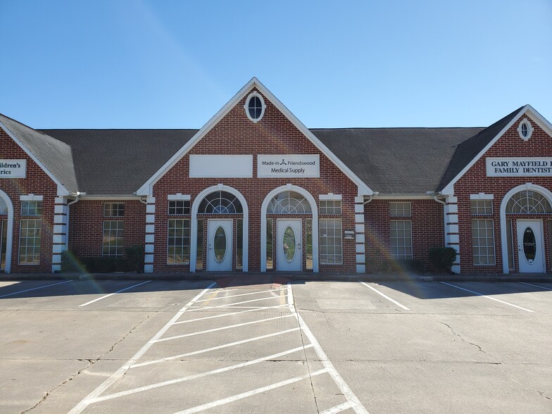 405 E Parkwood Ave, Friendswood, TX for rent - Building Photo - Image 1 of 10