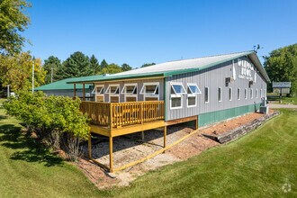 810 Bowling Ln, Waupaca, WI for sale Primary Photo- Image 1 of 21