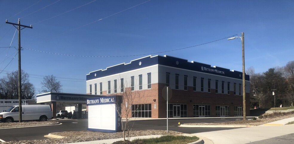 1103 D St, North Wilkesboro, NC to rent - Primary Photo - Image 1 of 5